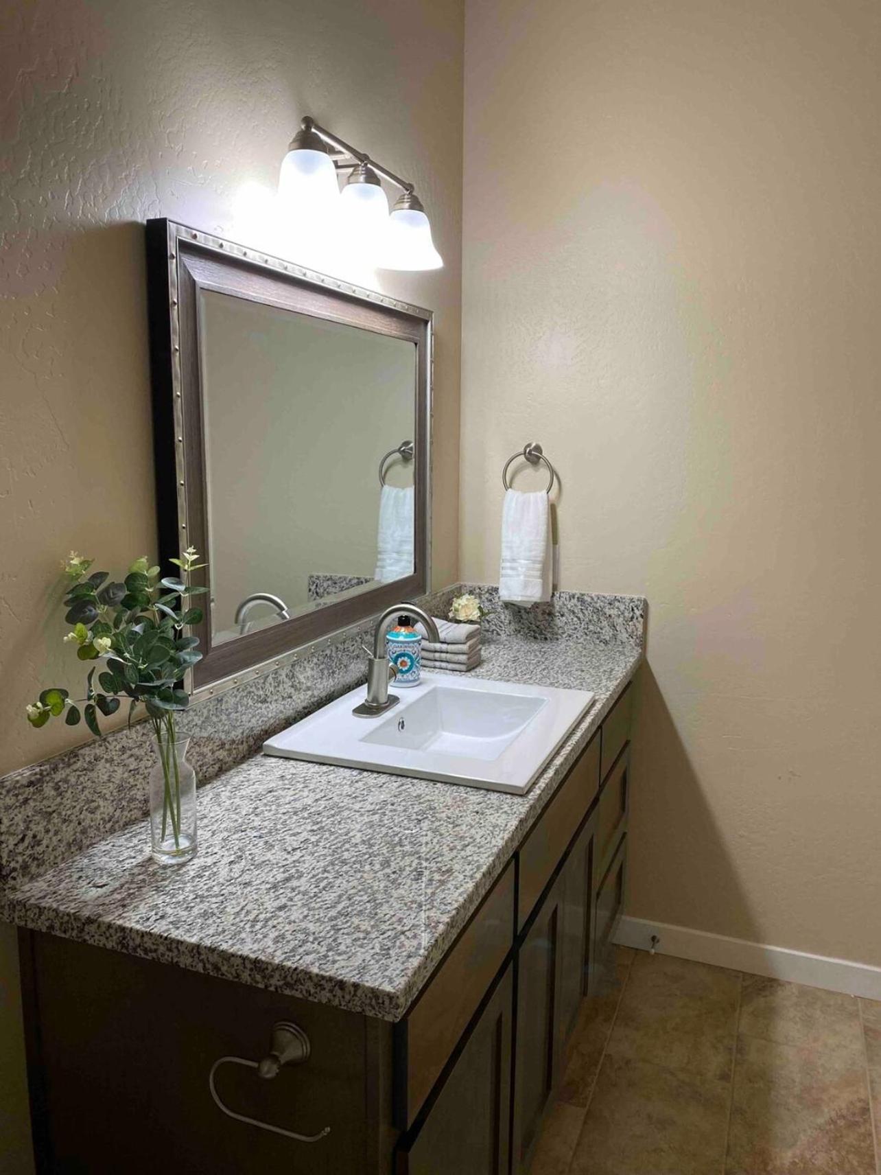 Cheerful New 2 Bedroom Home In Cul De Sac Netflix Medford Exterior photo